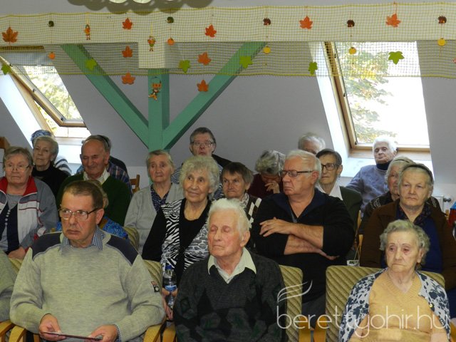 Az időseket köszöntötték 08